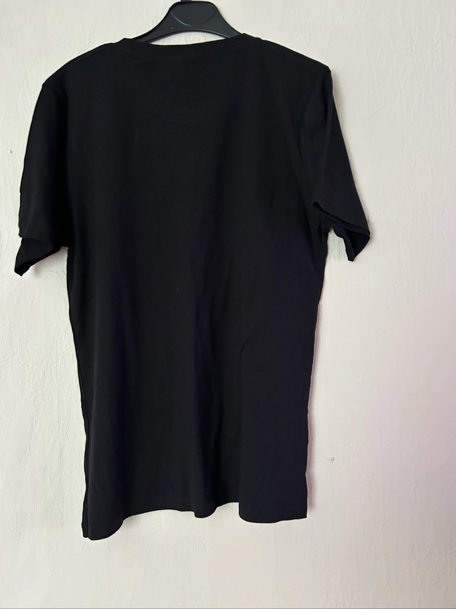 Camiseta negra Art Crispies con estampado de estilo retro horror – photo 2
